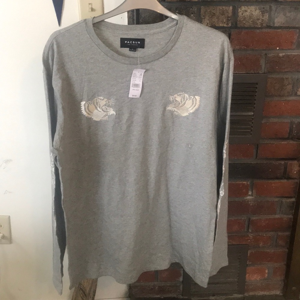 NWT Men’s Vintage Style Tiger Sweatshirt